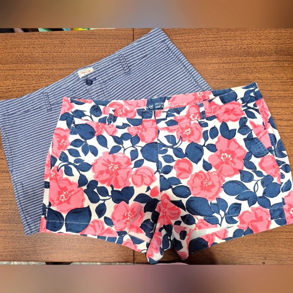 GUC 2 Pairs Of Gap Khakis Patterned Shorts